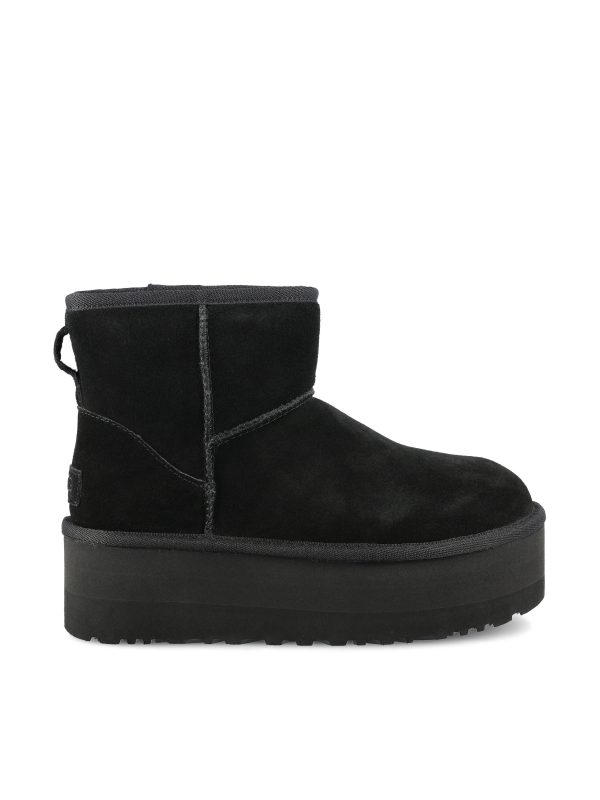 Stivali Classic Mini con plateau in pelle scamosciata.