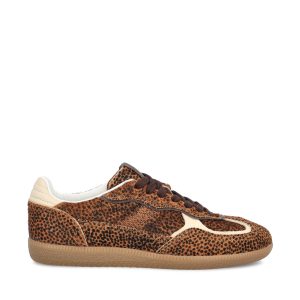 Sneakers realizzate in pelle.