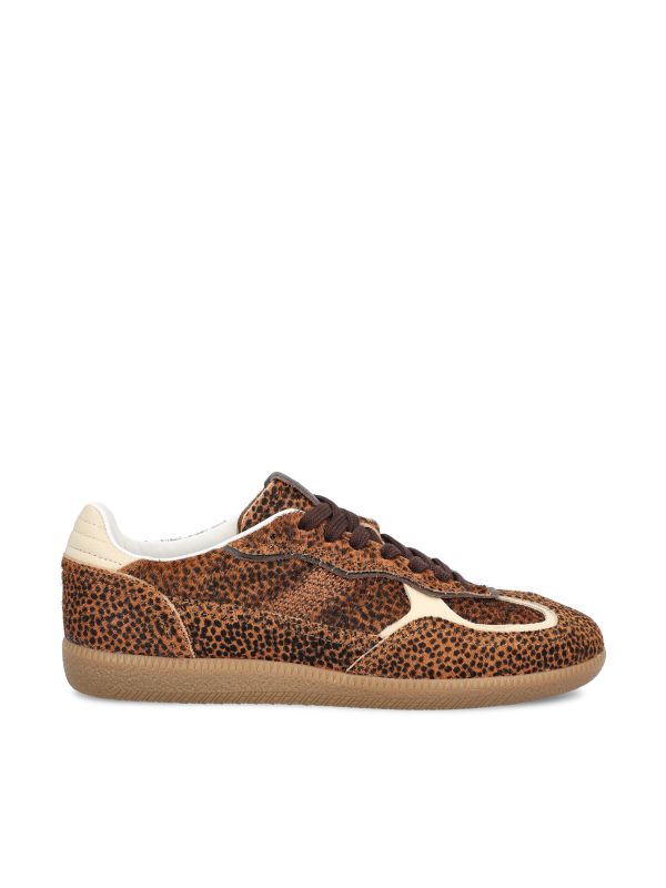 Sneakers realizzate in pelle.