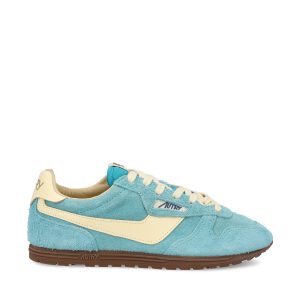 Sneakers realizzate in suede.