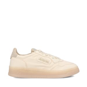 Sneakers in pelle.