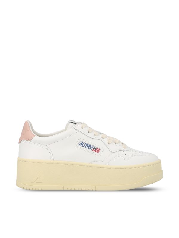 Sneakers realizzate in pelle bovina..