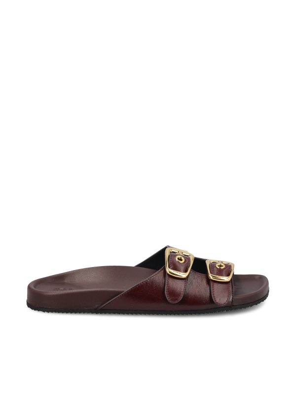 Sandali realizzati in pelle di vitello.