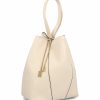 Borsa realizzata in pelle di vacchetta. — изображение 3