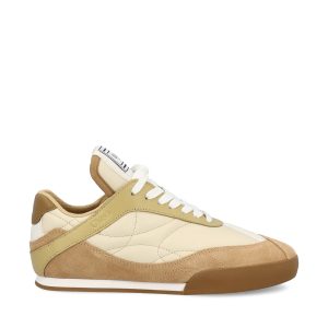 Sneakers realizzate in pelle di vitello.