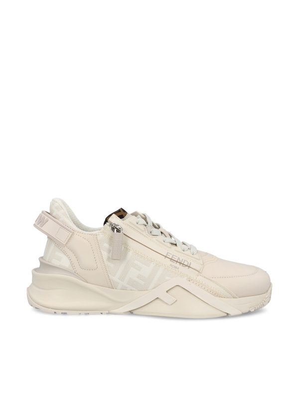 Sneakers realizzate in pelle di vitello.