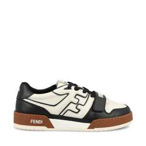 Sneaker realizzate in pelle.