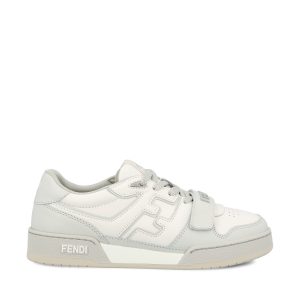 Sneaker realizzate in pelle.