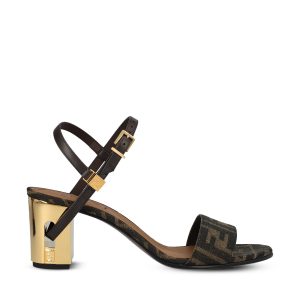 Sandalo realizzato in poliammide e cotone.