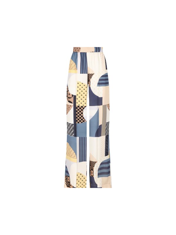 Pantaloni realizzati in seta.
