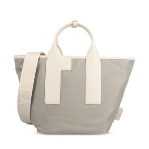 Borsa realizzata in nylon.