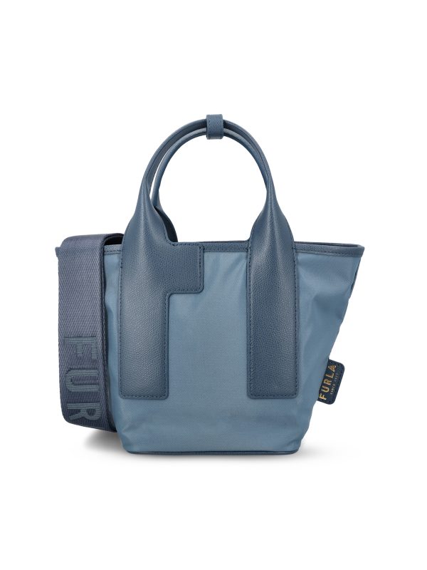 Borsa realizzata in nylon riciclato.