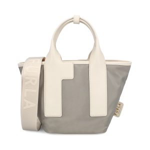 Borsa realizzata in nylon riciclato.