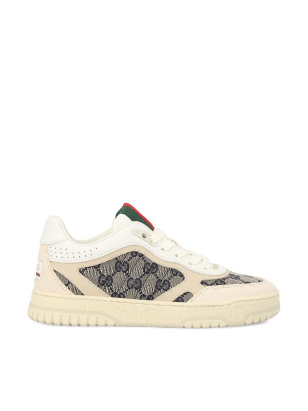 Sneakers realizzate in pelle e tessuto.