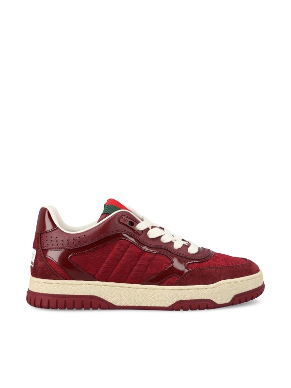 Sneakers realizzate in canvas e pelle.