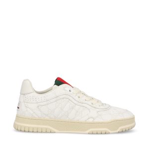 Sneakers realizzate in pelle.