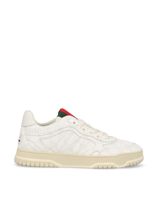 Sneakers realizzate in pelle.