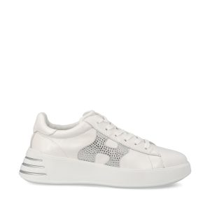 Sneakers realizzate in pelle liscia.