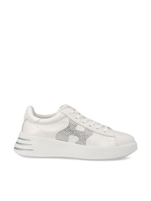 Sneakers realizzate in pelle liscia.