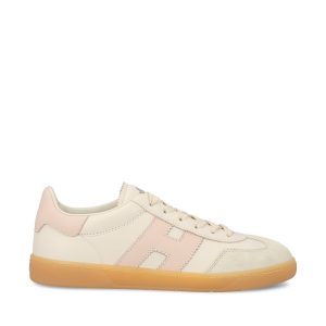 Sneakers realizzate in pelle liscia e scamosciata.