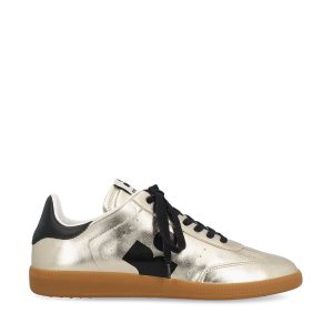 Sneakers realizzate in pelle.