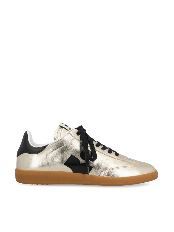 Sneakers realizzate in pelle.