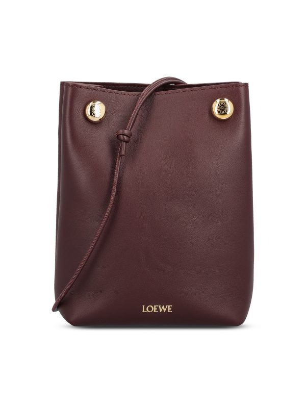 Pochette Pebble in pelle di vitello liscia.
