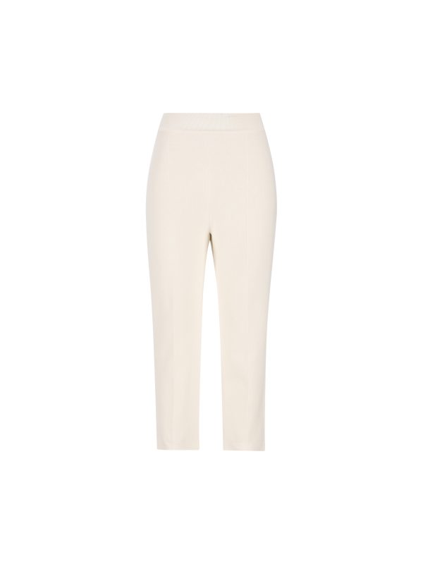 Pantaloni realizzati in seta.
