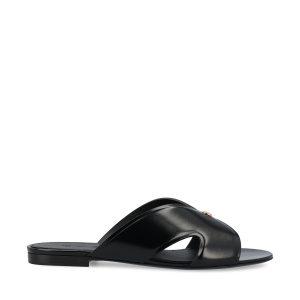 Sandali realizzati in pelle di vitello.