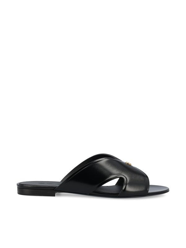 Sandali realizzati in pelle di vitello.