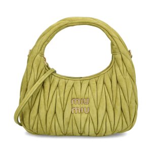 Borsa realizzata in pelle di agnello.