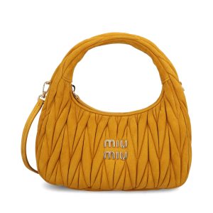 Borsa realizzata in pelle.