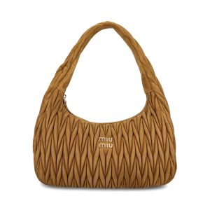 Borsa realizzata in pelle di agnello.