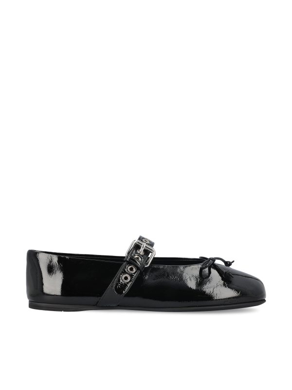 Ballerine realizzate in pelle di agnello.