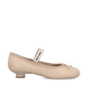 Ballerina con tacco realizzata in pelle