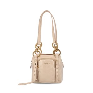 Bauletto realizzato in pelle.