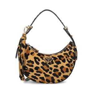 Borsa realizzata in pelle.