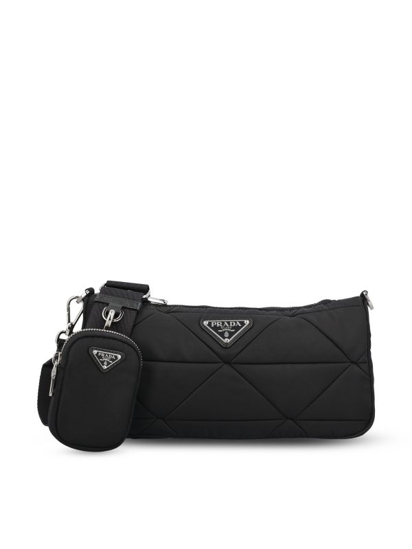 Borsa realizzata in poliammide riciclata.