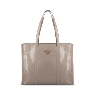 Borsa realizzata in pelle di vitello.