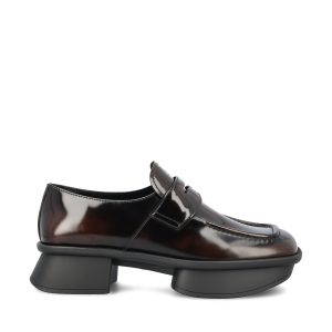 Mocassini realizzati in pelle.