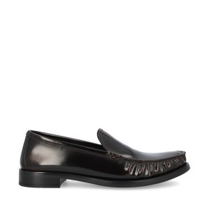 Mocassini realizzati in pelle.