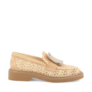 Mocassini realizzati in rete e rafia.