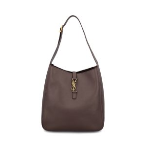 Borsa realizzata in pelle.