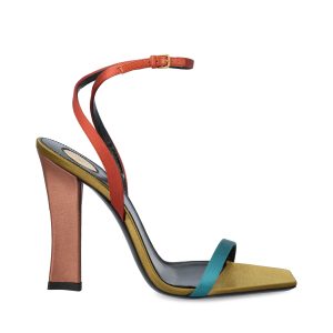 Sandali realizzati in viscosa e seta.