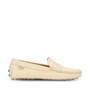 Mocassini realizzati in pelle e tela.