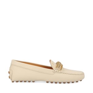 Mocassini realizzati in pelle liscia.