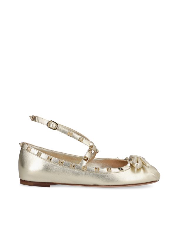 Ballerine realizzate in pelle laminata.