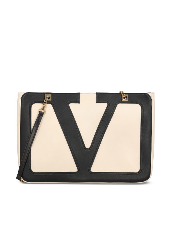 Tote bag realizzata in pelle di agnello.