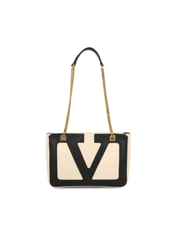 Borsa realizzata in pelle di agnello.