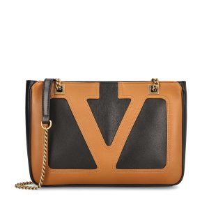Borsa realizzata in pelle di agnello.